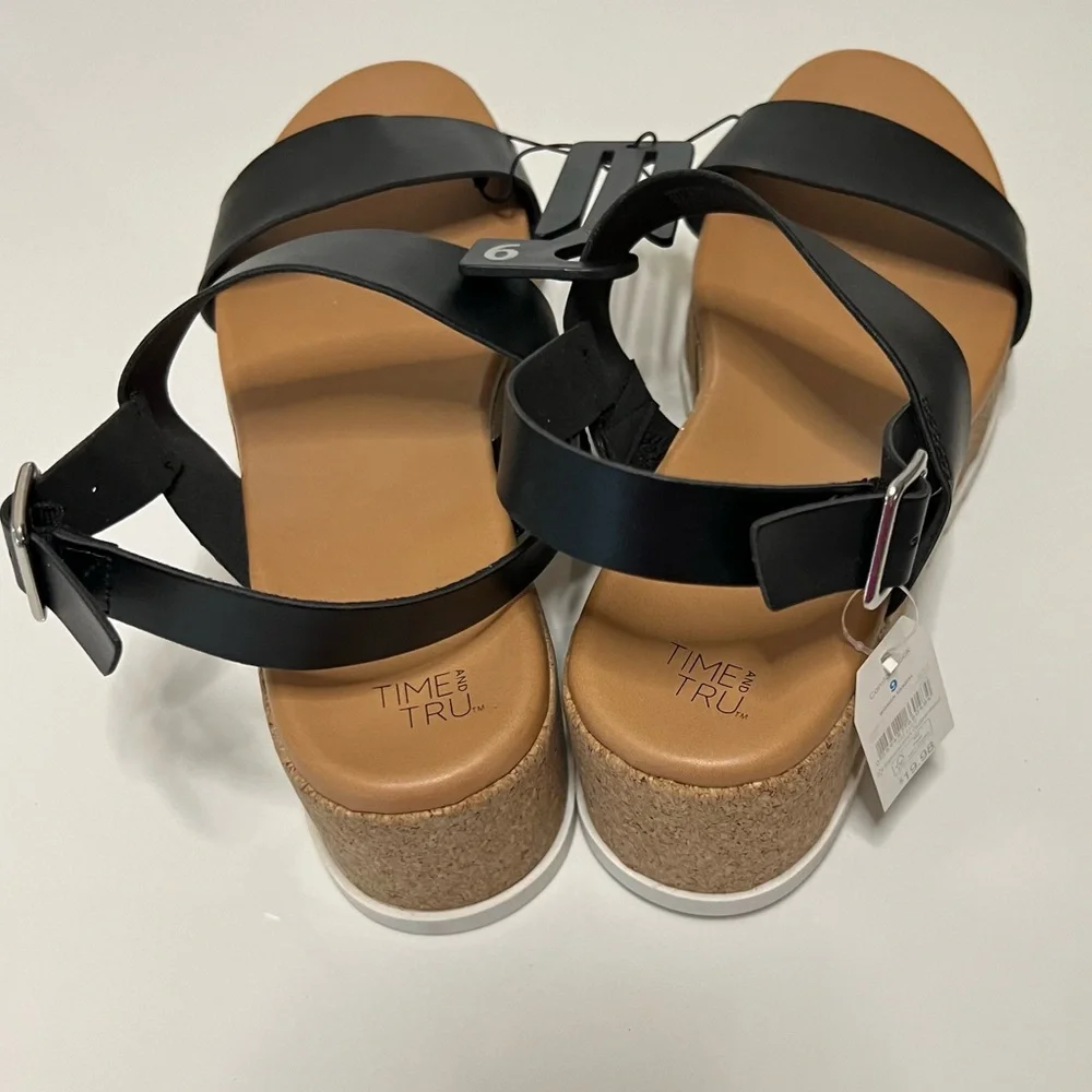 Time and Tru Platform sandals Shoe Size: 9 Shoe Closure: Buckle, Slingback